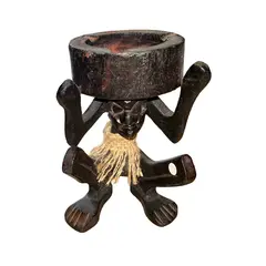 Statueta din lemn africana, barbat cu suport de lumanare