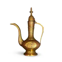 Carafa orientala vintage din alama gravata – model arabesc, 19cm