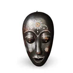 Masca africana vintage din lemn, decorata cu sidef si motive florale tribale, 32,5cm