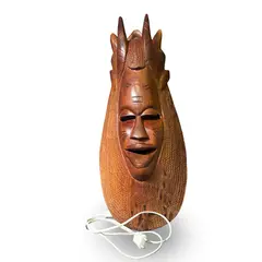 Masca africana vintage din lemn deschis, model cu coarne si expresie zambitoare si bec, 60cm