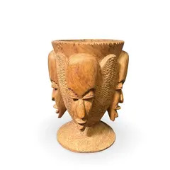 Vas decorativ vintage din lemn sculptat, cu patru fete africane in relief, 28cm
