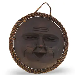 Masca decorativă rotundă vintage din lemn sculptat manual, față zâmbitoare, 20cm