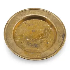 Farfurie decorativa vintage din alama gravata, scena cu camila si palmieri, inscriptie Luxor 1987, 10cm