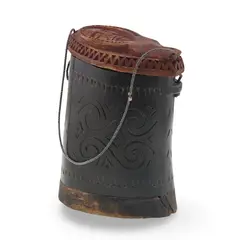 Recipient vintage din lemn sculptat manual, model cu capac si motive decorative, 11cm