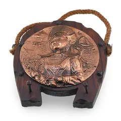 Tablou decorativ vintage din cupru pe suport din lemn, portret femeie cu peisaj marin, 16cm