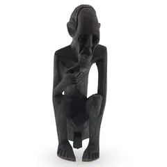 Statueta vintage din lemn sculptat manual, batran sezand cu pipa, 20cm