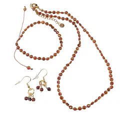 Set cercei cu agatatoare, bratara si colier Granat hessonit A+ banuti extrafatetati cu elemente aurii, 4mm