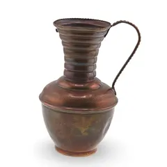Ulcior vintage din cupru cu maner decorat in relief, 12cm