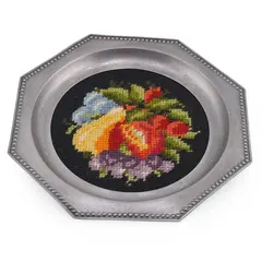 Tava vintage din metal octogonala cu broderie flori multicolore pe fundal negru, 21cm