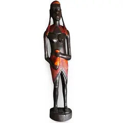 Statueta vintage din lemn sculptat manual, femeie africana cu vesmant rosu, 47cm
