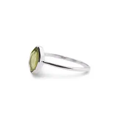 Inel din argint 925 subtire cu Peridot, marimea 60 - montura oval ascutita