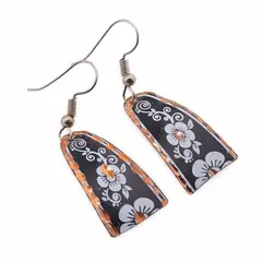 Cercei din cupru trapezoidali, model floral alb pe negru