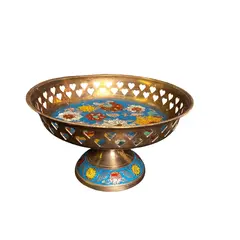 Decoratiune vintage din alama fructiera cu flori gravate pe fundal albastru - 11cm