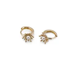 Cercei din inox placat cu aur galben 18k si perla, model floare