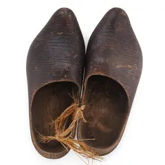 Saboti vintage din lemn sculptat manual, 30cm