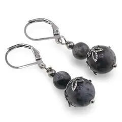 Cercei cu agatatoare Larvikit sfere si flori argintii, 6-10mm