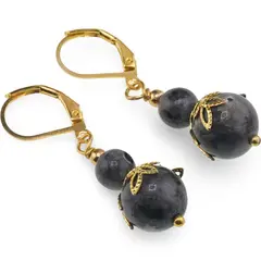 Cercei cu agatatoare Larvikit sfere si flori aurii, 6-10mm