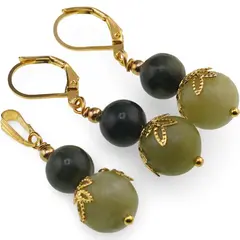 Set cercei si pandantiv Jad nefrit sfere si flori aurii, 8-10mm