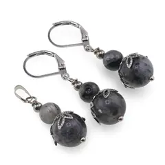 Set cercei si pandantiv Larvikit sfere si flori argintii, 6-10mm