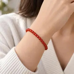Bratara din carneol cu sfere de 4 mm, pe elastic, lungime 19 cm – imagine de prezentare în context