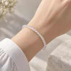 Bratara din cristal de stanca, sfere 4 mm, pe elastic, lungime 19 cm – imagine de prezentare în context