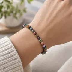 Bratara Blood Agate cu sfere de 4 mm, pe elastic, lungime 19 cm – imagine de prezentare în context