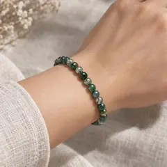 Bratara din agat de muschi, sfere de 4 mm, pe elastic, lungime 19 cm – imagine de prezentare în context