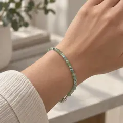 Bratara din aventurin si larimar, sfere fatetate 4mm, disc 3-4mm, lungime 19cm, inchizatoare de metal – imagine de prezentare în context