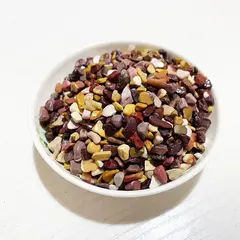 Cristale chips din jasp galben, pietricele de 7-9 mm, punguta de 100 g