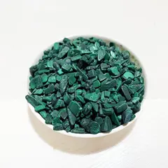 Cristale chips din malachit, pietre neregulate 7-9 mm, punga 100 g