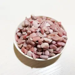 Cristale chips din opal roz, spartura 7-9 mm, punguta de 100 g