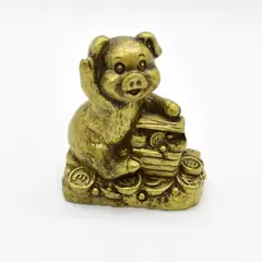 Statueta Feng Shui porc auriu din rasina 5,9cm, model 3
