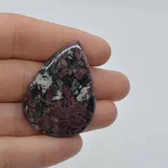 Cabochon eudialit 42x31x6mm A20