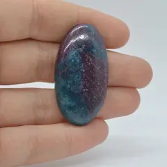 Cabochon rubin in kianit 40x22x6mm A15