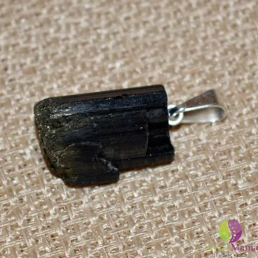 Pandantiv turmalina verde bruta 15x10mm
