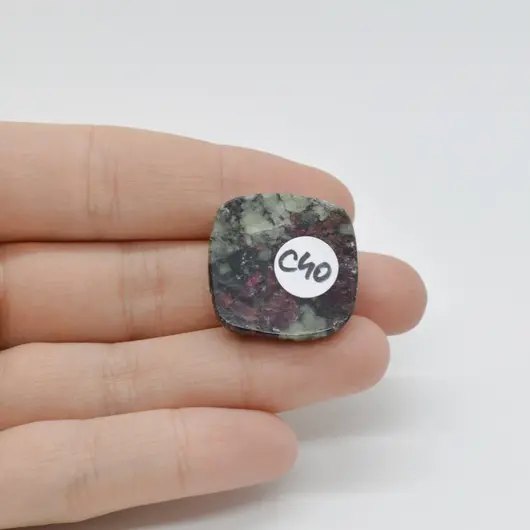 Cabochon Eudialit 23x23x6mm C40, imagine 2
