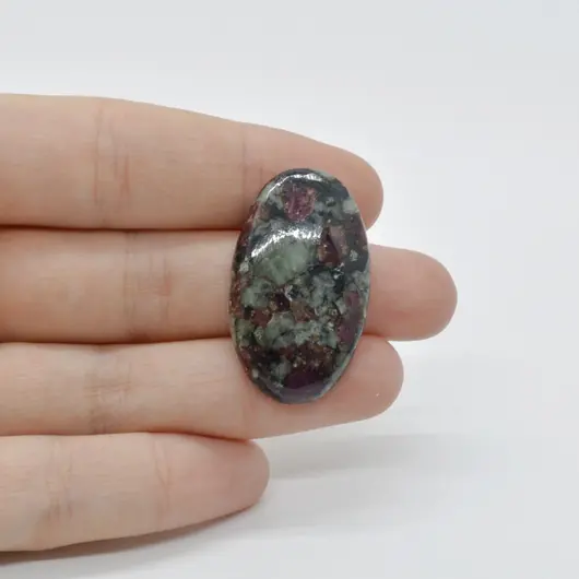 Cabochon Eudialit 34x20x6mm C39