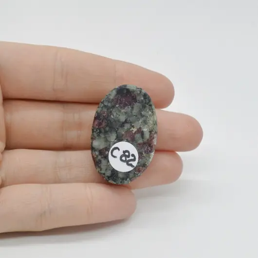 Cabochon Eudialit 34x22x7mm C82, imagine 2