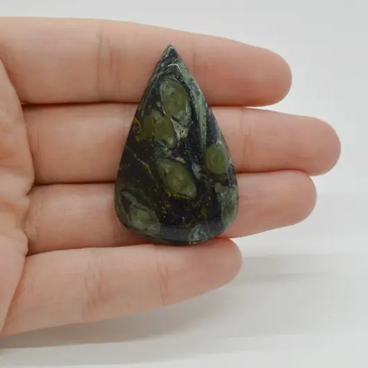 Cabochon Jasp Kambaba 44x27x6mm C38