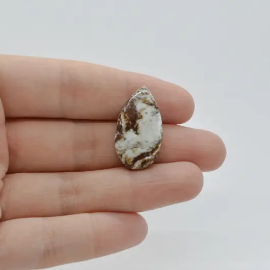 Cabochon Magnezit 26x15x5mm C102