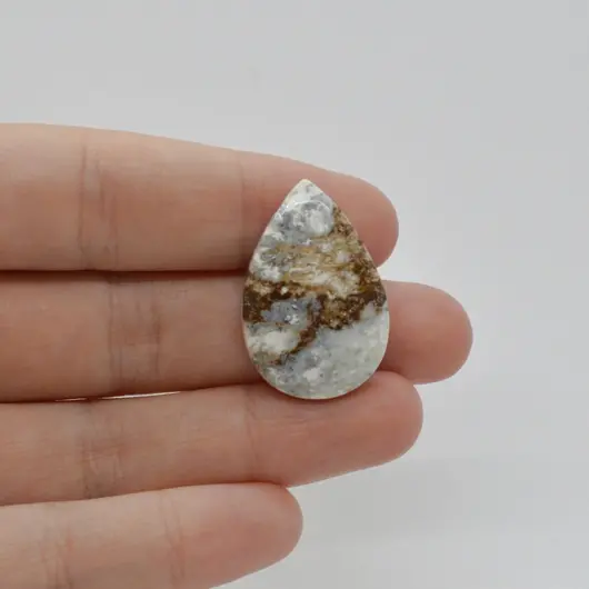 Cabochon Magnezit 28x19x5mm C37