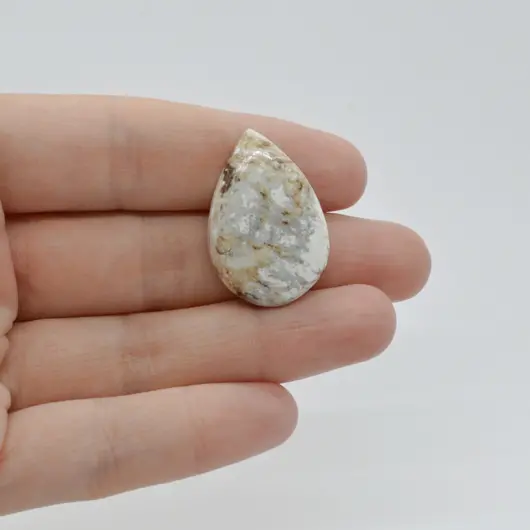 Cabochon Magnezit 29x19x6mm C95