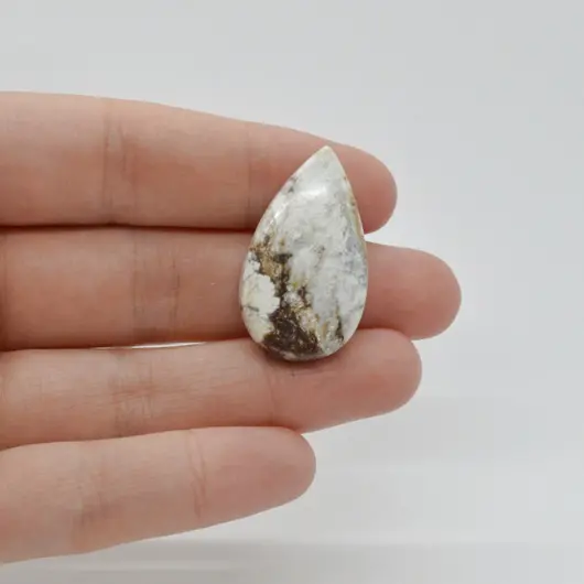 Cabochon Magnezit 31x18x5mm C84