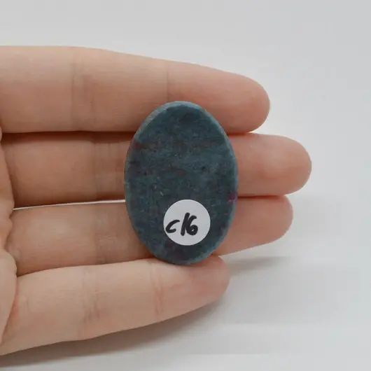 Cabochon Rubin in kianit 36x25x6mm C16, imagine 2