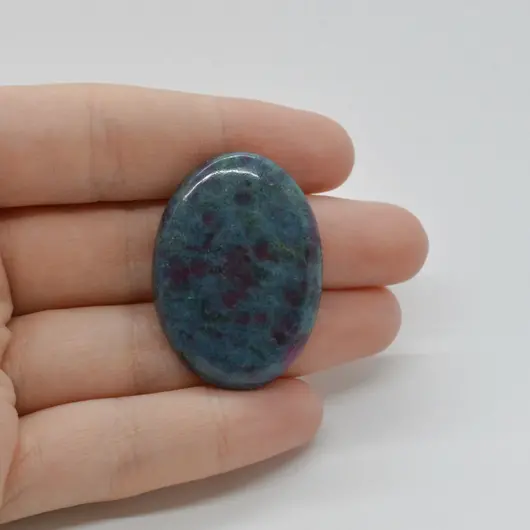 Cabochon Rubin in kianit 37x27x5mm C21