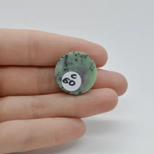 Cabochon Rubin in zoisit 22x22x6mm C60, imagine 2