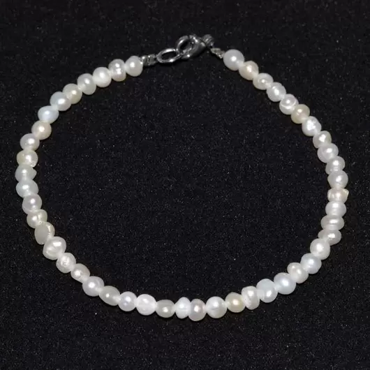 Bratara perle de cultura albe 4mm