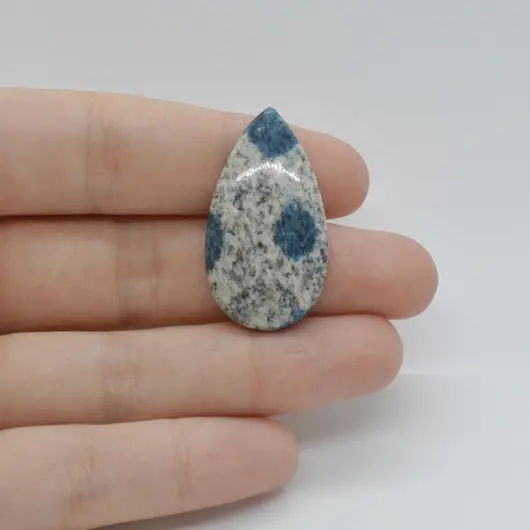 Cabochon K2 33x18x5mm C103
