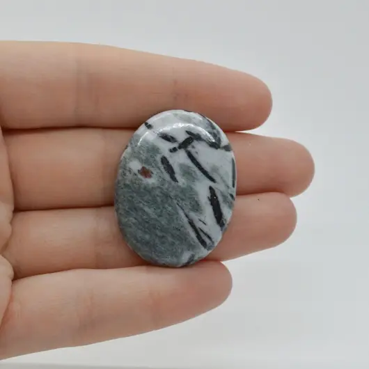 Cabochon Hornblend 34x26x6mm C53