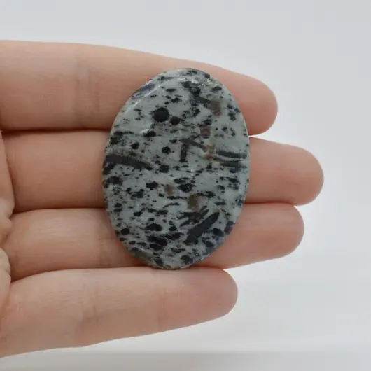 Cabochon Hornblend 42x31x5mm C12